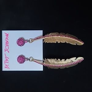 New! 1st Sample! BETSEY JOHNSON Drama Collection Feather Dangle Earrings.